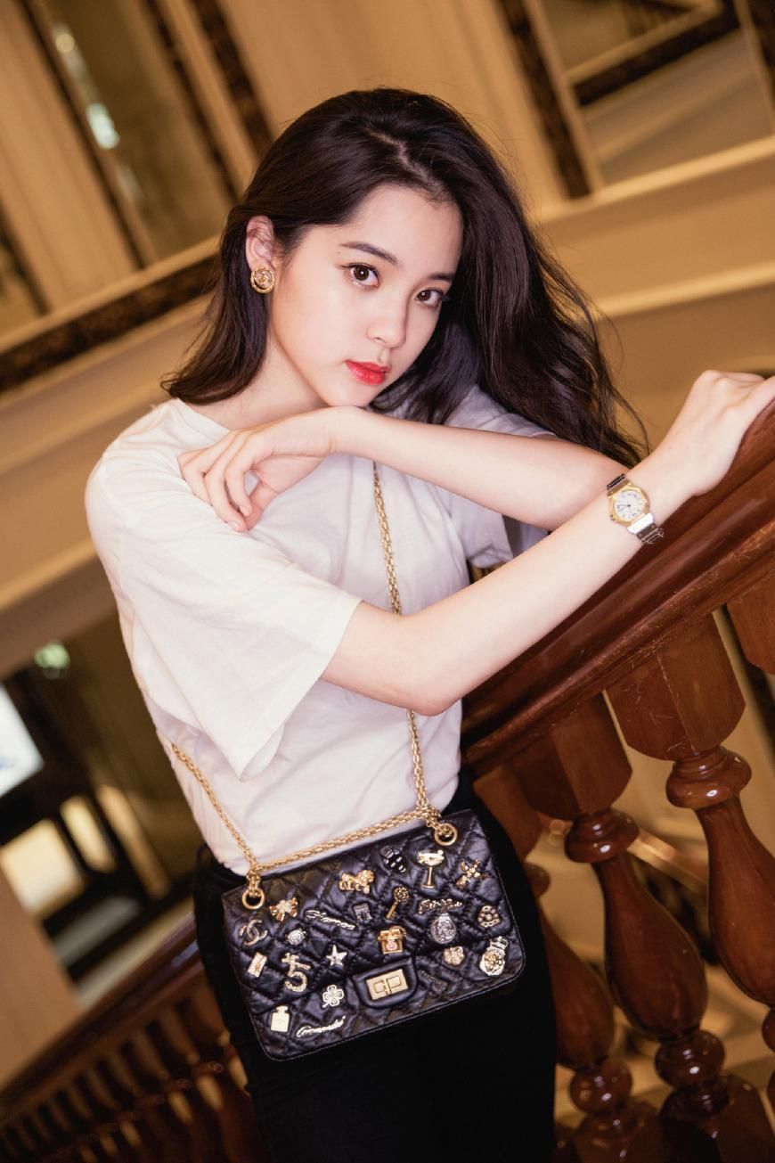 欧阳娜娜和宋祖儿同框比美,哪怕只差1岁,风格气质却大不相同!