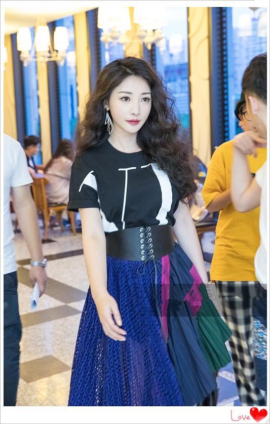 看了柳岩的爆炸卷发，再看惠若琪，网友：女星和运动员的差距明显