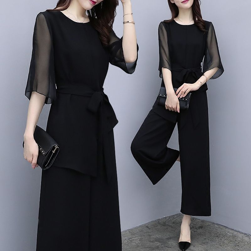 腰圆屁股大少穿紧身牛仔裤，看看这些女人穿显瘦套装，高挑又洋气