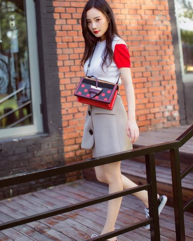 时尚U先生李小璐时尚搭配，性感十足，知性优雅，十足少女心