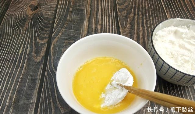 「玉米淀粉」朋友来吃饭,小圆做了盘豆腐菜,朋友赞不绝口,再打包一份带走