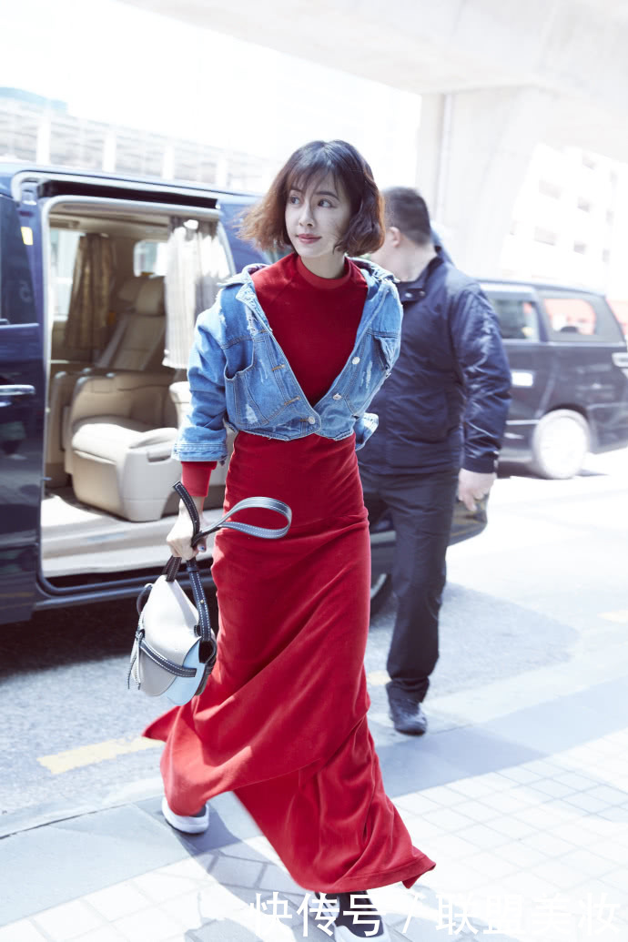 被蔡依林惊艳到了！156cm穿成178cm，穿高跟鞋脚尖脚背垂成一条线