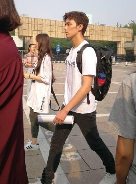 新学期开始吴磊代表新生发言 演讲稿语言真挚