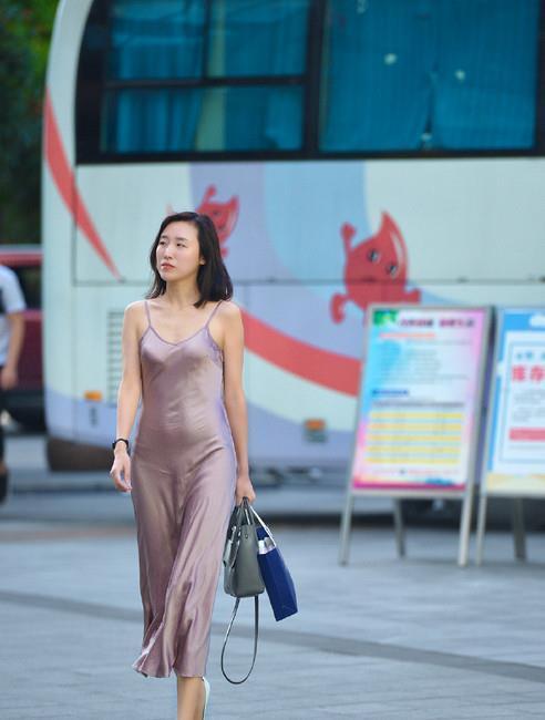 东莞街拍：图2性感，图3清新，图4小姐姐的裙子最好看！