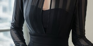 女人再漂亮，也要会打扮!瞧下图女人这样穿，性感妩媚~