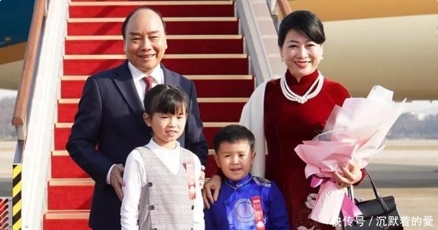  [韵味]越南第一夫人太惊艳！一袭紧身中国风旗袍，尽显东方女性独特韵味