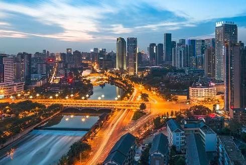  「竞争关系」双雄争霸！中国那些距离很近且都很发达的城市，广