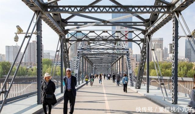 它是黄河上修建最早，也是唯一保存至今的钢架桥，今年已有110岁