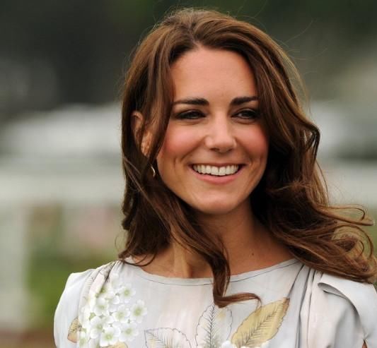 年轻时的凯特王妃不为人知的一面，透视装走秀，宿醉狂野似太妹!