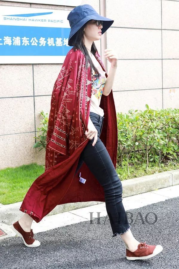 瘦回巅峰的赵薇年轻10岁!白百何这脸是怎么了?【海报街拍】