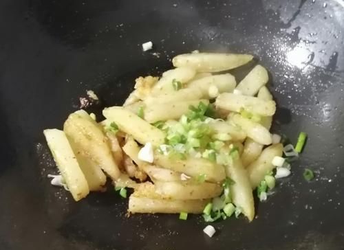  【做法】干煸孜然土豆条，好吃有诀窍，分分钟学会，口感酥香，美味又下饭