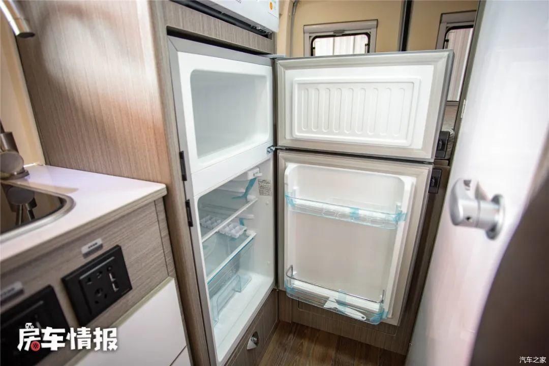  『汽车』开房车旅行担心没电？这款V90房车能用汽车充电桩，电器随便用