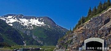 坐火车过这个隧道要近一个小时, 挖了十七年震撼世界!