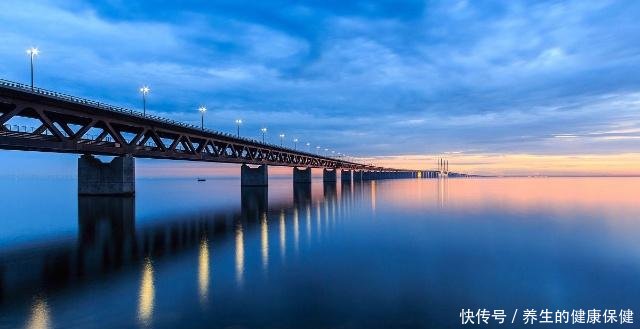 世上最“怪”的跨海大桥,只修建了一半,汽车行驶到海洋中会消失