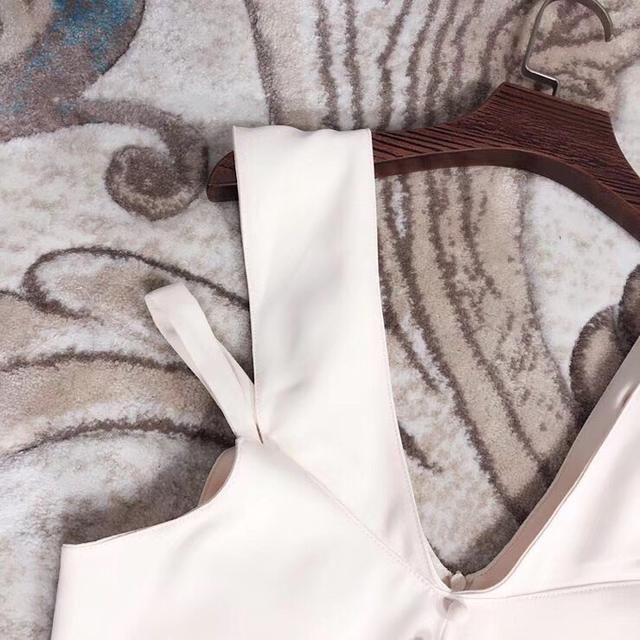 2018新款吊带抹胸压褶礼服裙，上身浪漫性感，优雅大气名媛范十足