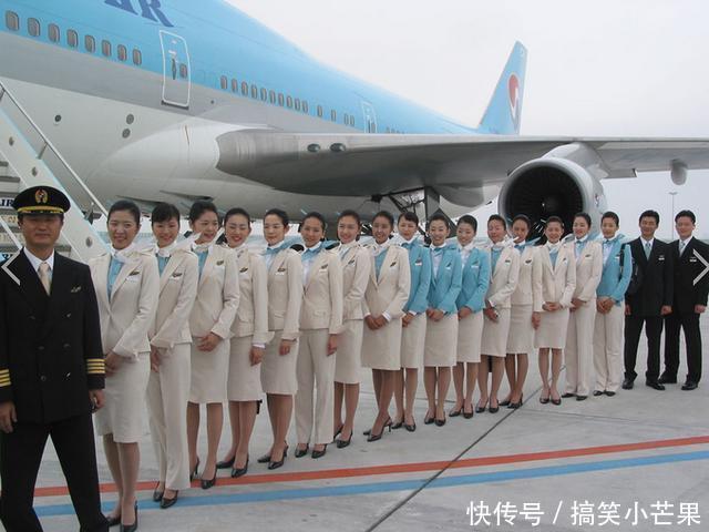 为什么空姐总是穿丝袜? 真相令人心酸