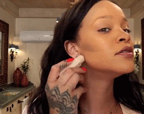 同时撞脸倪妮蕾哈娜是什么感受?