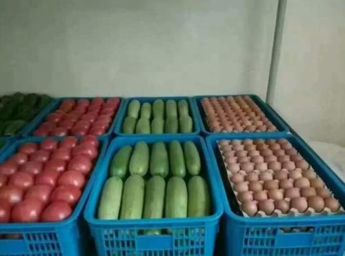  部队：本以为部队中最整齐的是被子，看到后厨，连大米都摆成“