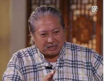 洪金宝终于回应与范冰冰绯闻：是真的我也不会承认，网友：不懂