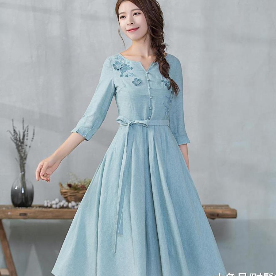 女人过了45岁, 这3种“压箱底”衣服早该扔了, 千万别舍不得!