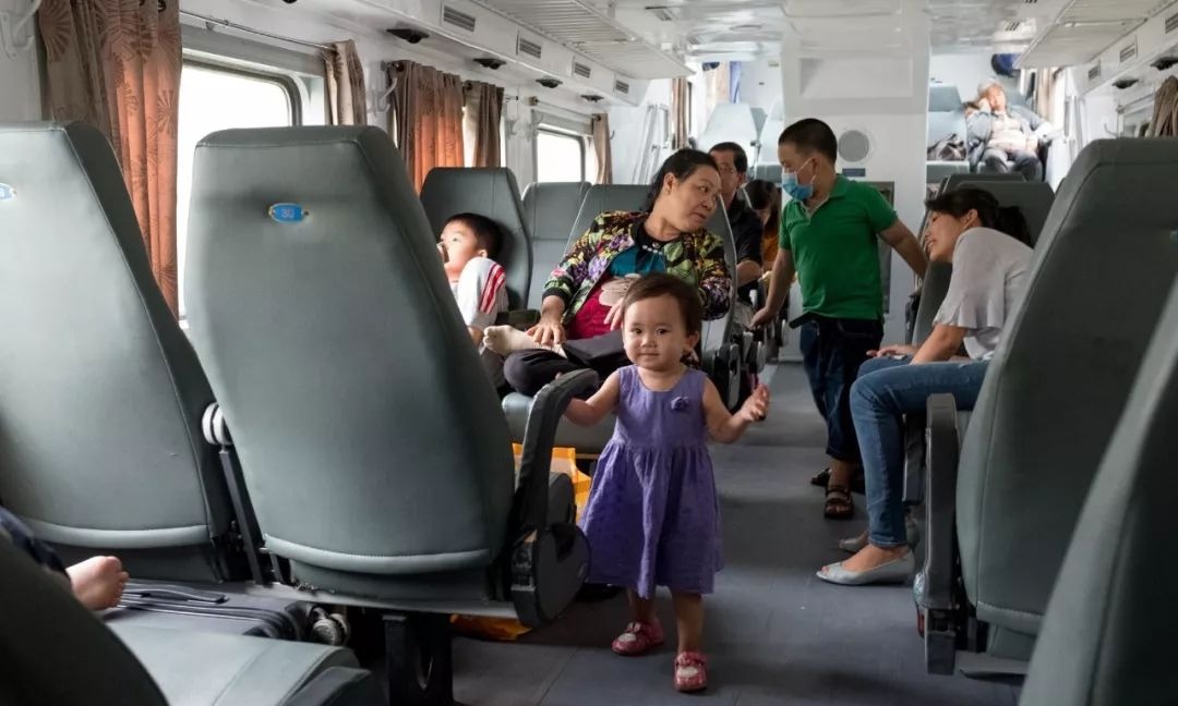 看世界 | 越南双层火车体验，座位比高铁还宽敞，厕所上的字看乐