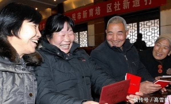  「期盼」农民期盼的“退休金”要来了, 可以按月领取, 这项举措