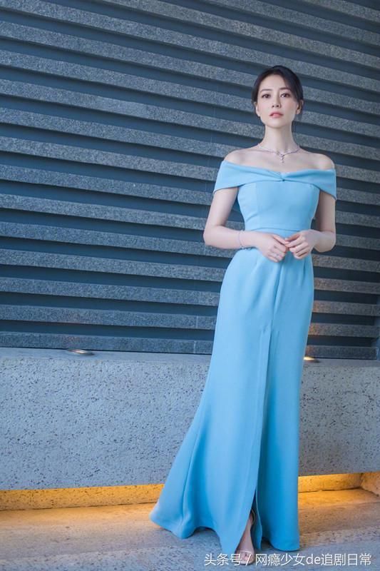 穿连衣裙高圆圆不愧是京城第一美女,但镜头移到跨上却尴尬了