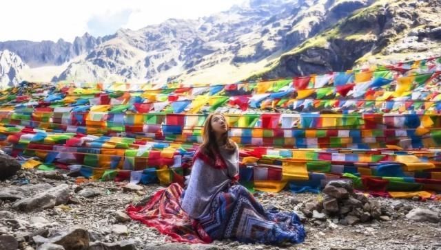 天堂向左，雨崩向右。不去天堂，就去雨崩