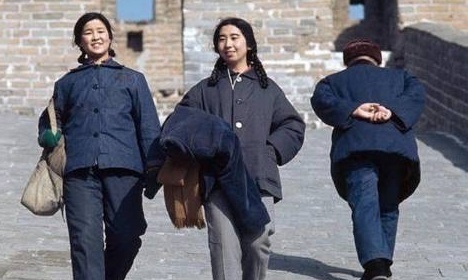  「麻花辫」5张70年代中国老照片：那时的女孩喜欢麻花辫，图2是