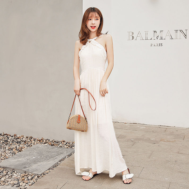 现在的女人真开放，逛街这样穿，太美了，十个男人九个回头