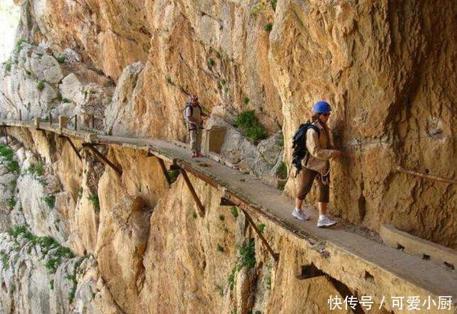 世界上最危险的栈道,一个在西班牙,一个在中国,老外都不敢挑战