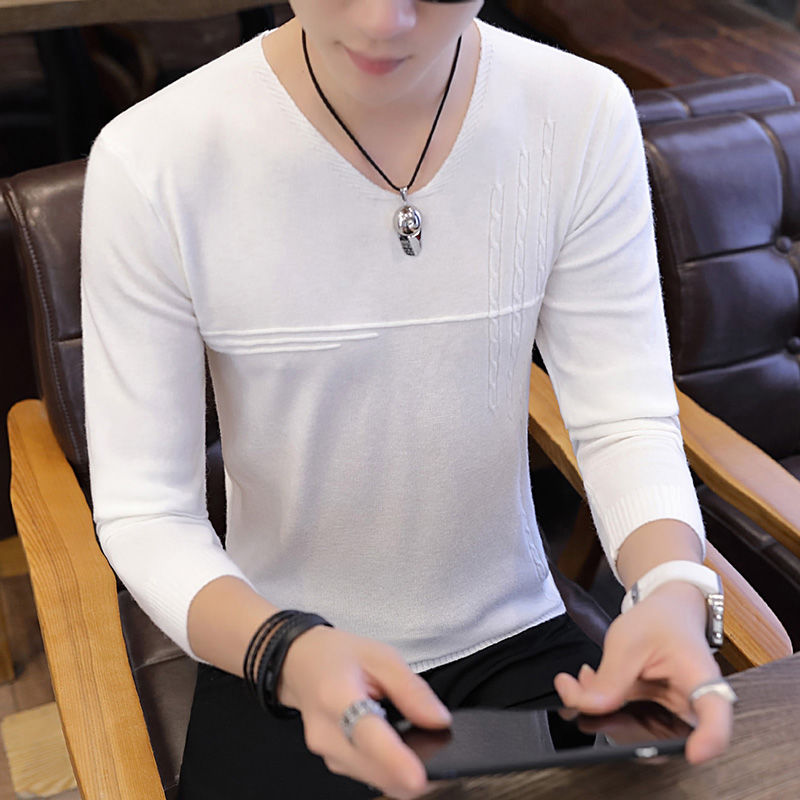 天气慢慢转凉了，这款毛衣是今年特别流行的款式，穿上特别有品味