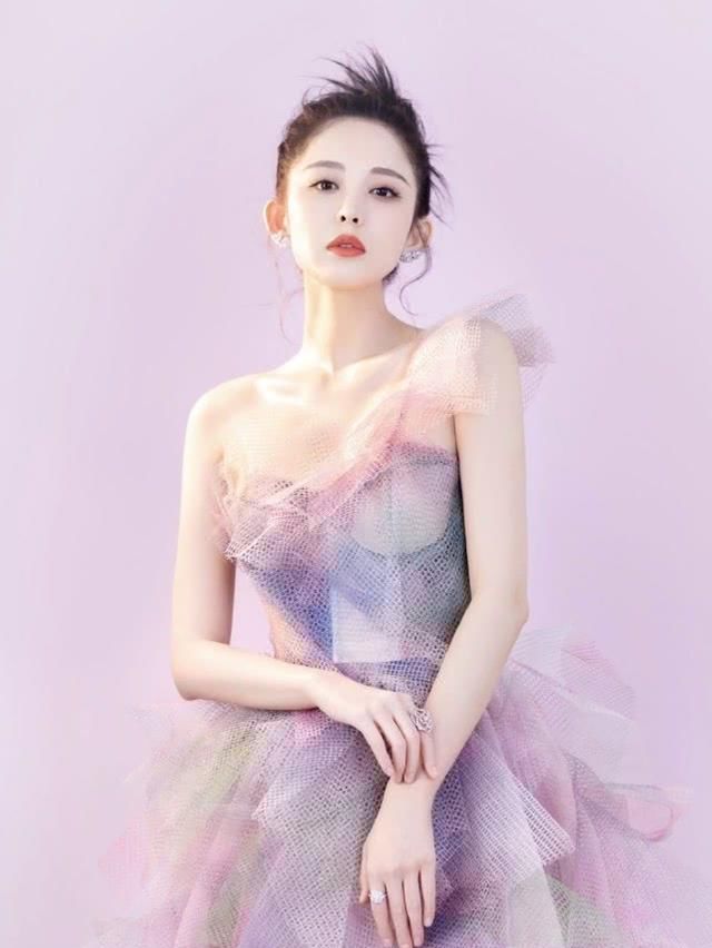 『特别』娜扎花仙子长裙亮了,网友:爱了,爱了!