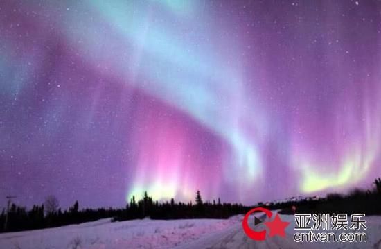 圈粉时尚圈 华为P20极光色更懂色彩密码