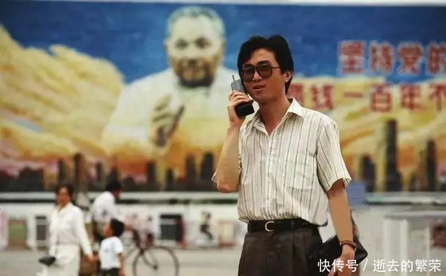  街头|90年代深圳老照片： 经济发展迅速, 街头随处可见大哥大和