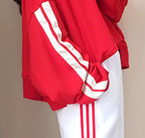 秋天了，连衣裙扔了吧!48岁嫂子穿上这时髦套装，美的无法呼吸