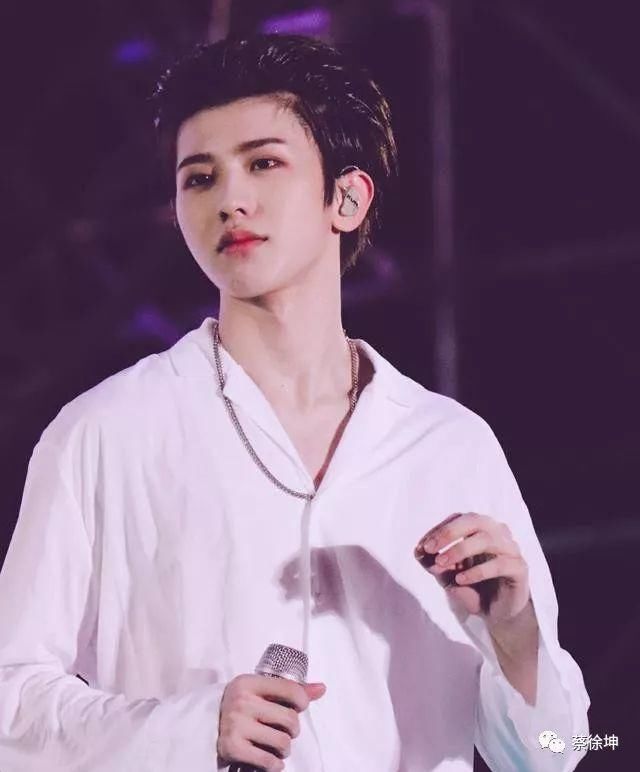 那些年蔡徐坤留过的发型!我们来盘点盘点?