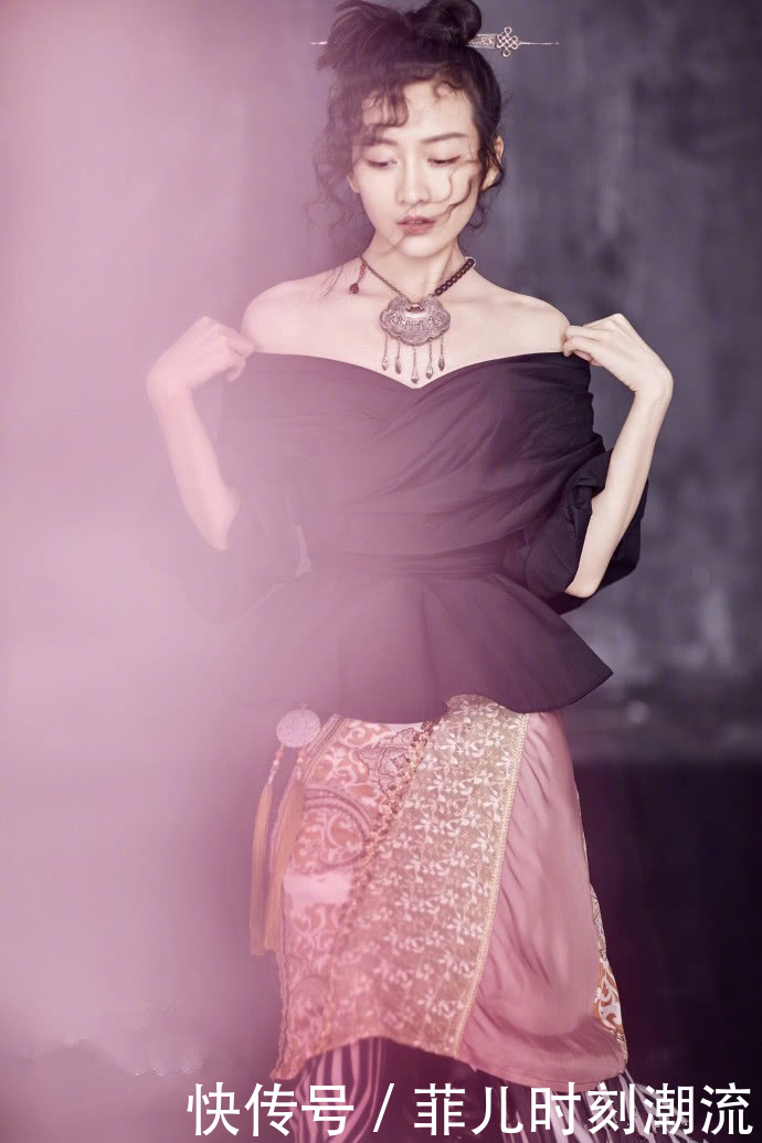 王鸥上身穿得让人挪不开眼,网友:只有平胸才敢这样穿!