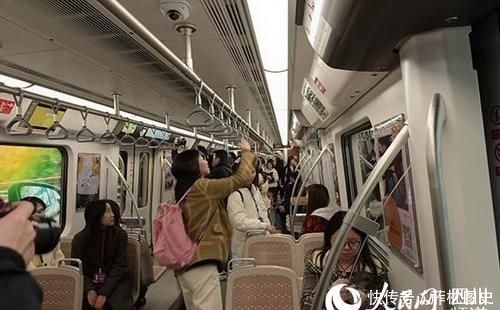  #人民网#人民网网友试乘地铁新线 车站便利智能获赞