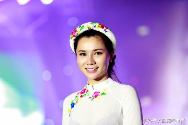 越南胡志明市被称为男人的天堂，奥黛姑娘让游客目不转睛