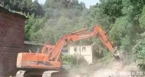 农村房屋整顿，三种房屋被列为违章建筑，村干部带头拆，一个不留