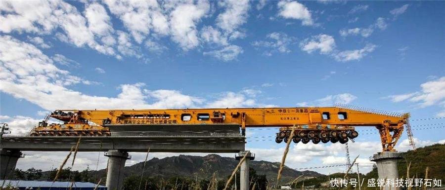 横跨中国南北的高铁，长度是港珠澳大桥的42倍，将让上亿人受益