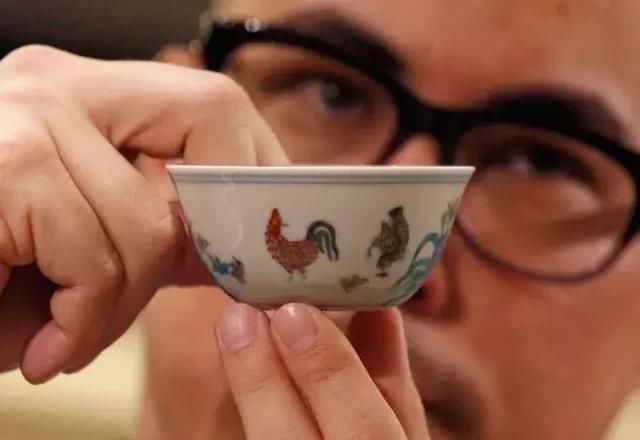 假鉴宝真骗局,专家、买家、鉴定人员竟全是骗子……|深夜有聊