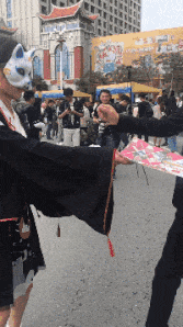  [搞笑]搞笑gif：这个不是不倒翁吗？怎么突然间倒了？难道是我太胖了吗？