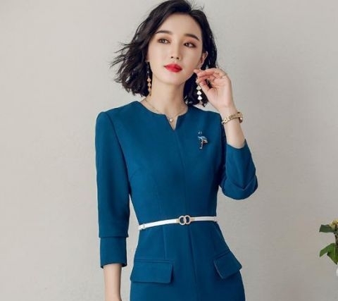 版型:女人过了42,一定打扮年轻点,看下面女人这样穿,一个比一个美