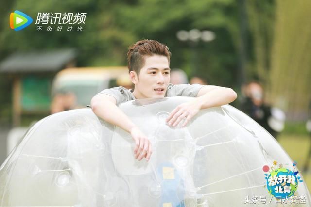 范冰冰曾澄清“面膜谣言”，现却被陈学冬“打脸”：敷面膜吃火锅