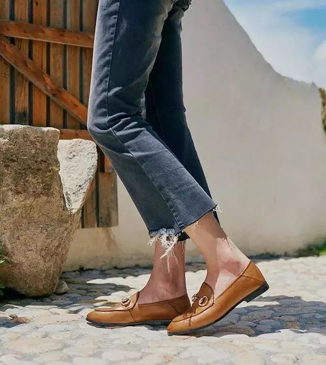 这双鞋流行了近百年，经典就是永不过时