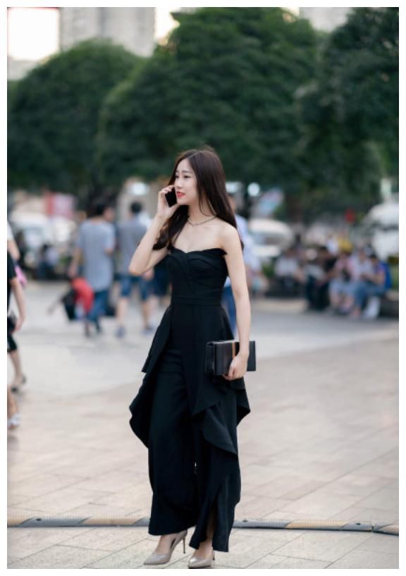 街拍：图六穿“紧身裤”，舒适又迷人，展现夏日清凉！