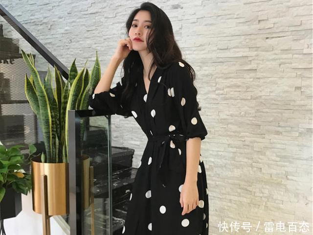  [性感]显瘦又性感的小黑裙，今年选这几款就对了