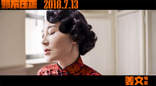 许晴年近50依旧风情万种 穿搭也是很有一套